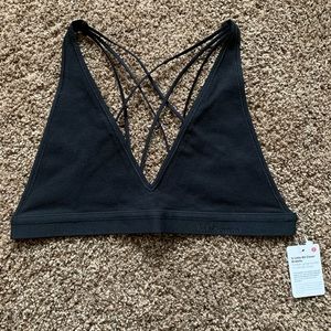NWT lululemon A Little Bit Closer Bralette BLK